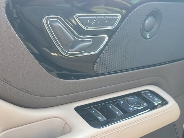Used 2021 Lincoln Aviator Reserve image 23