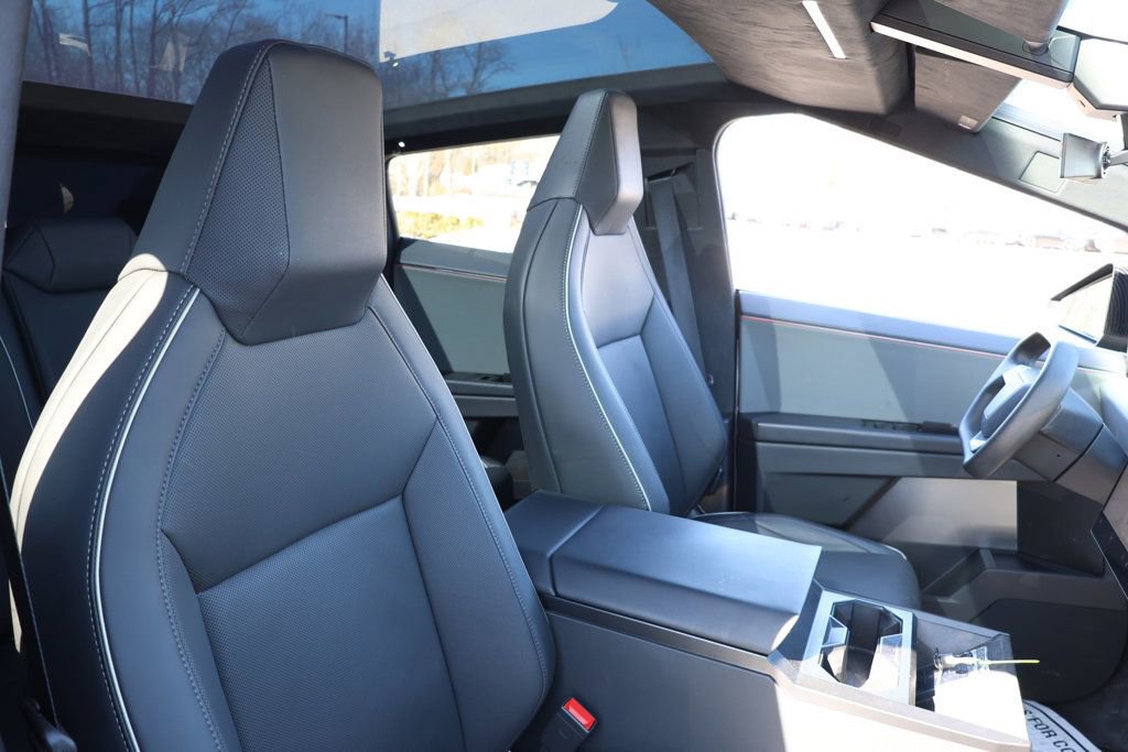 Used 2024 Tesla Cybertruck AWD Crew Cab image 29