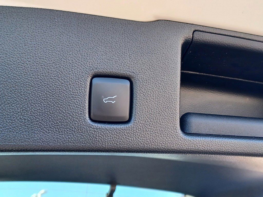 Used 2023 Ford Escape SE image 17