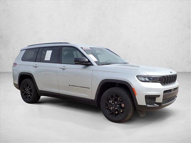 Used 2024 Jeep Grand Cherokee L Laredo image 6