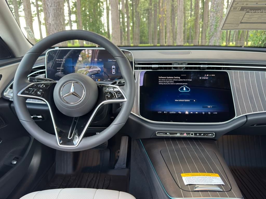 New 2026 Mercedes-Benz E 350 4MATIC Sedan image 3
