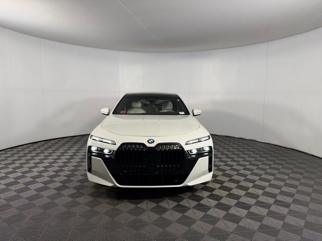 Used 2023 BMW 740i w/ Executive Package image 5