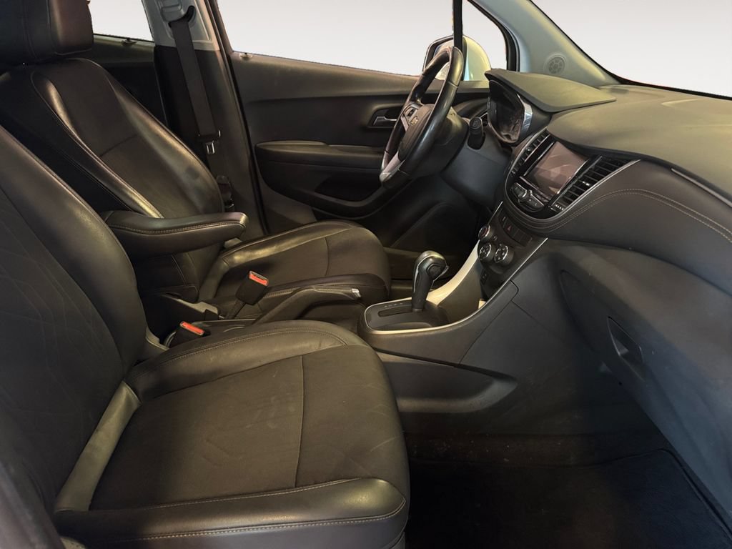 Used 2022 Chevrolet Trax LT w/ Driver Confidence Package AWD/4WD image 15