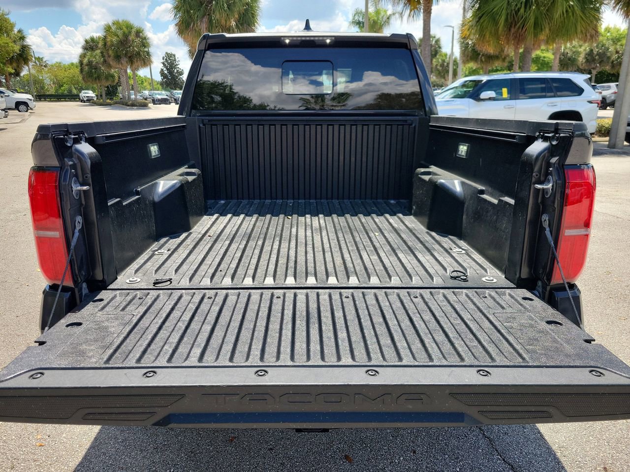 Used 2024 Toyota Tacoma SR5 w/ SR5 Upgrade Package image 7