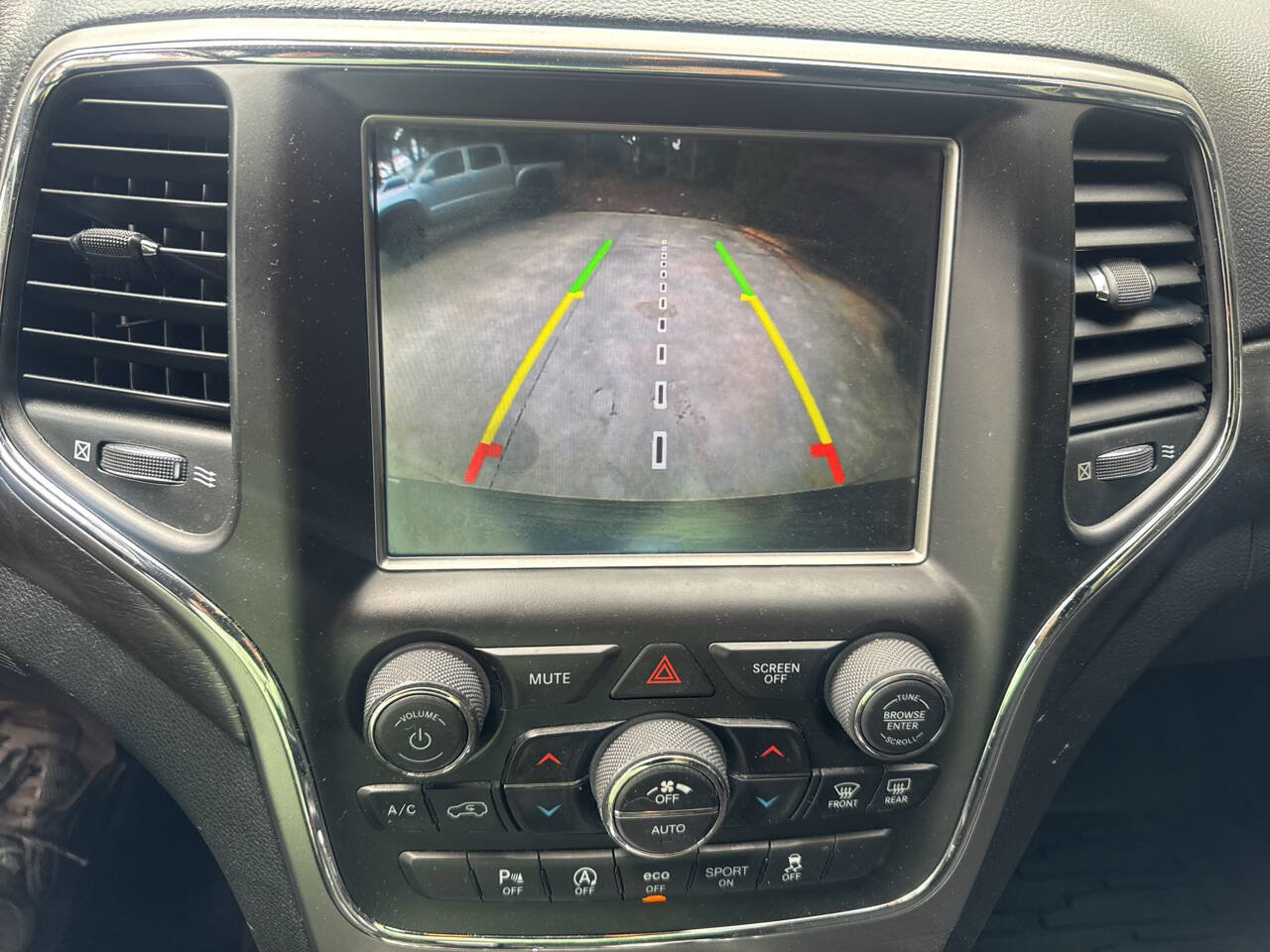 Used 2018 Jeep Grand Cherokee Laredo RWD image 20