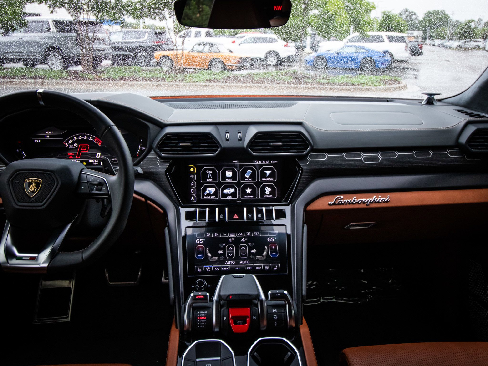 Used 2022 Lamborghini Urus AWD/4WD image 31