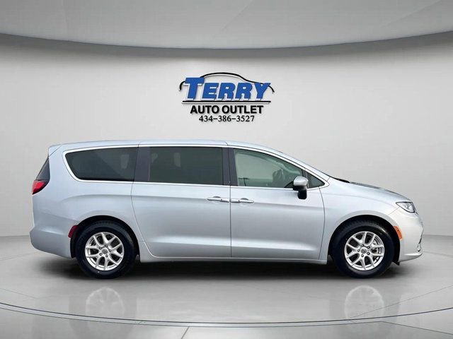 Used 2023 Chrysler Pacifica Touring-L