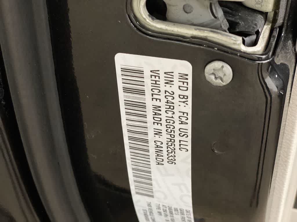Used 2023 Chrysler Pacifica Limited FWD image 30