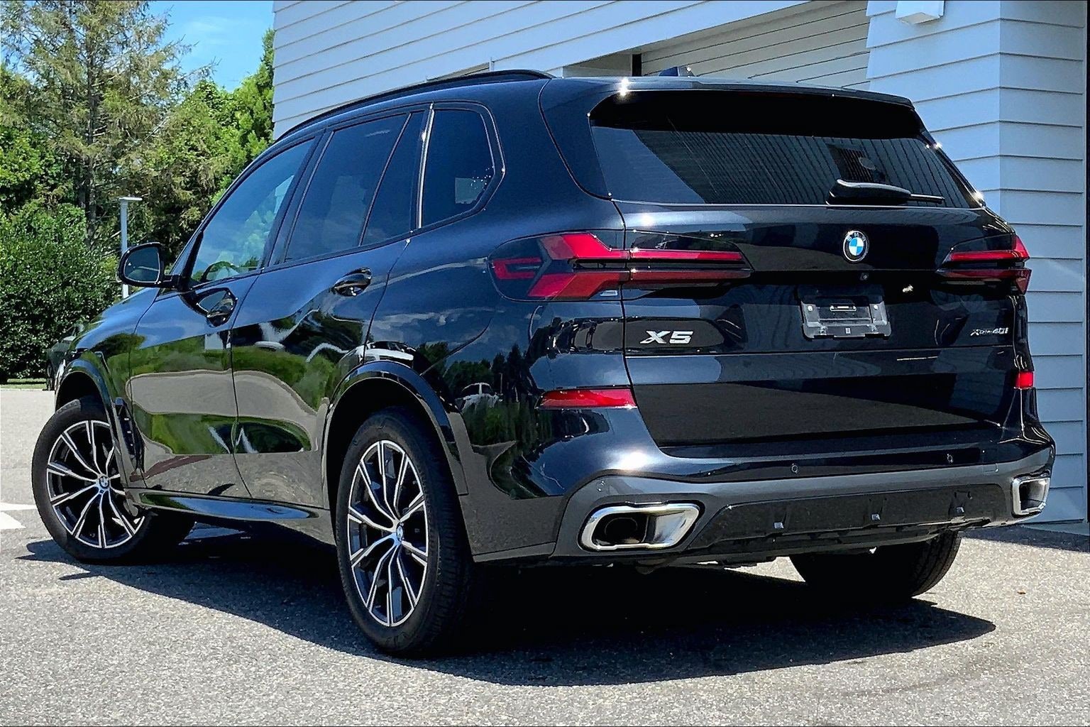 Used 2024 BMW X5 xDrive40i w/ M Sport Package AWD/4WD image 2