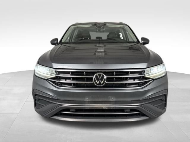 Used 2022 Volkswagen Tiguan SE image 3