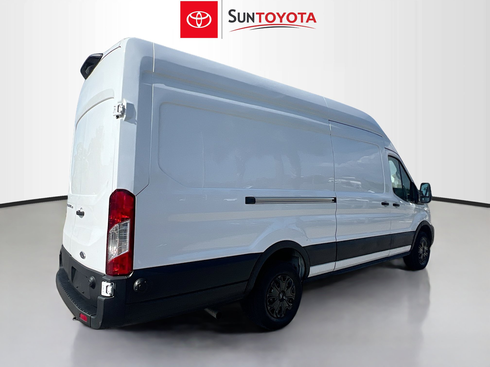 Used 2024 Ford Transit 250 148 High Roof Extended w/ Load Area Protection Package RWD image 4