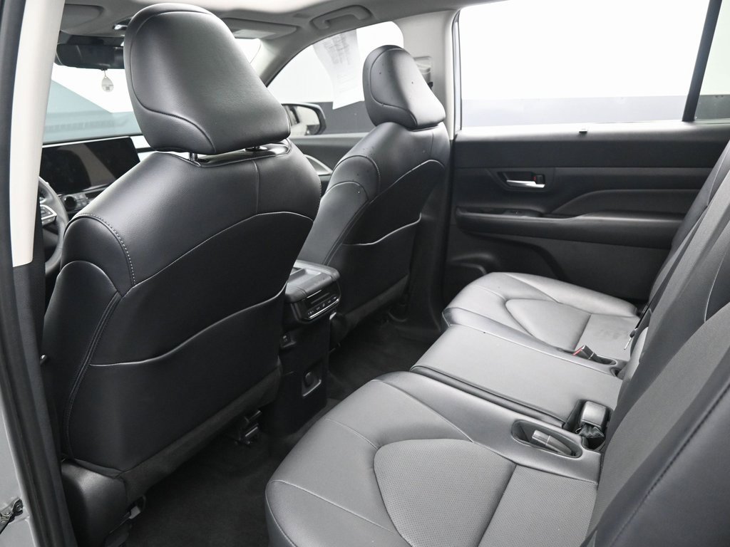 Used 2024 Toyota Grand Highlander XLE image 35