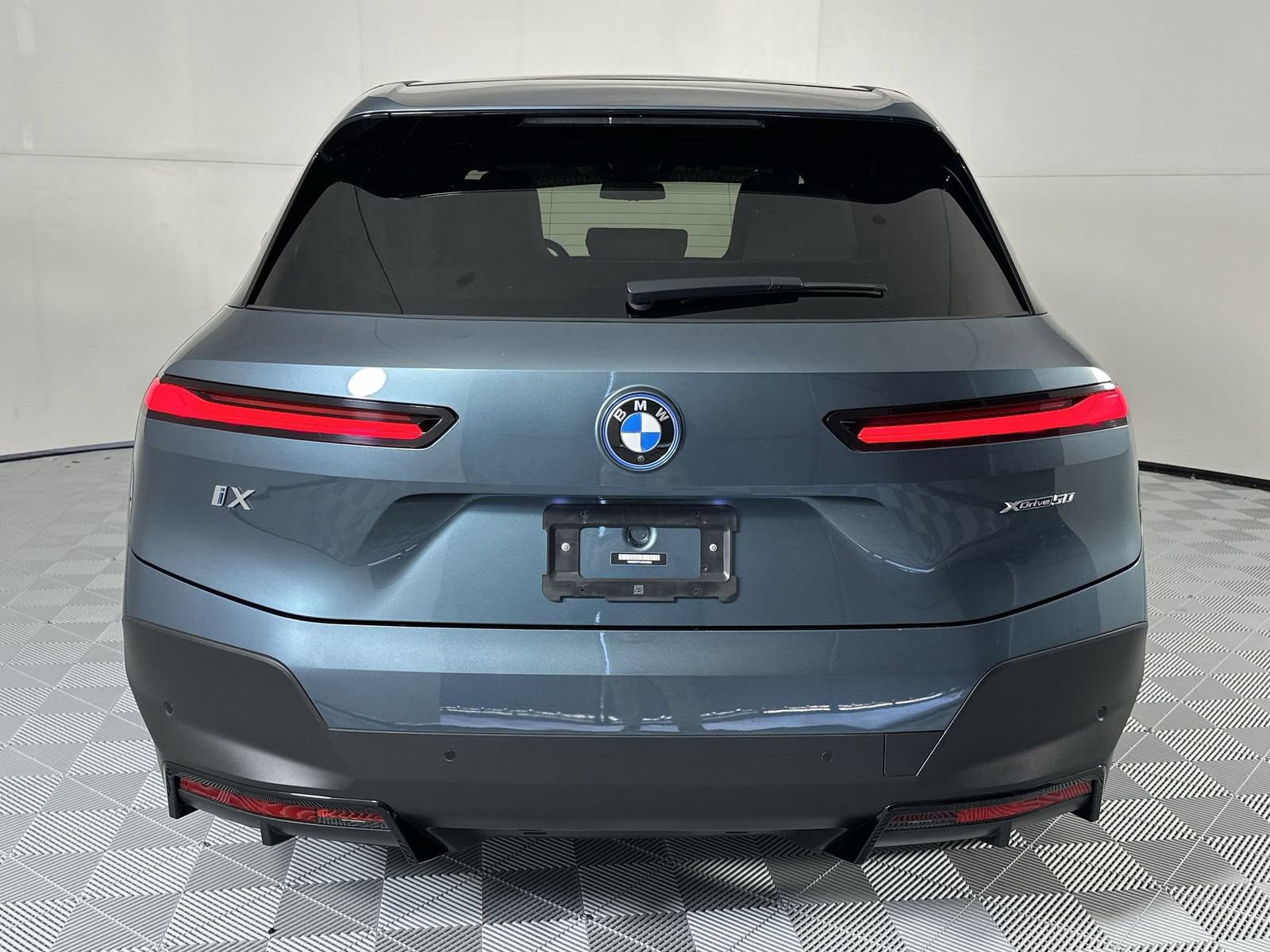 Used 2022 BMW iX xDrive50 w/ Premium Package image 7