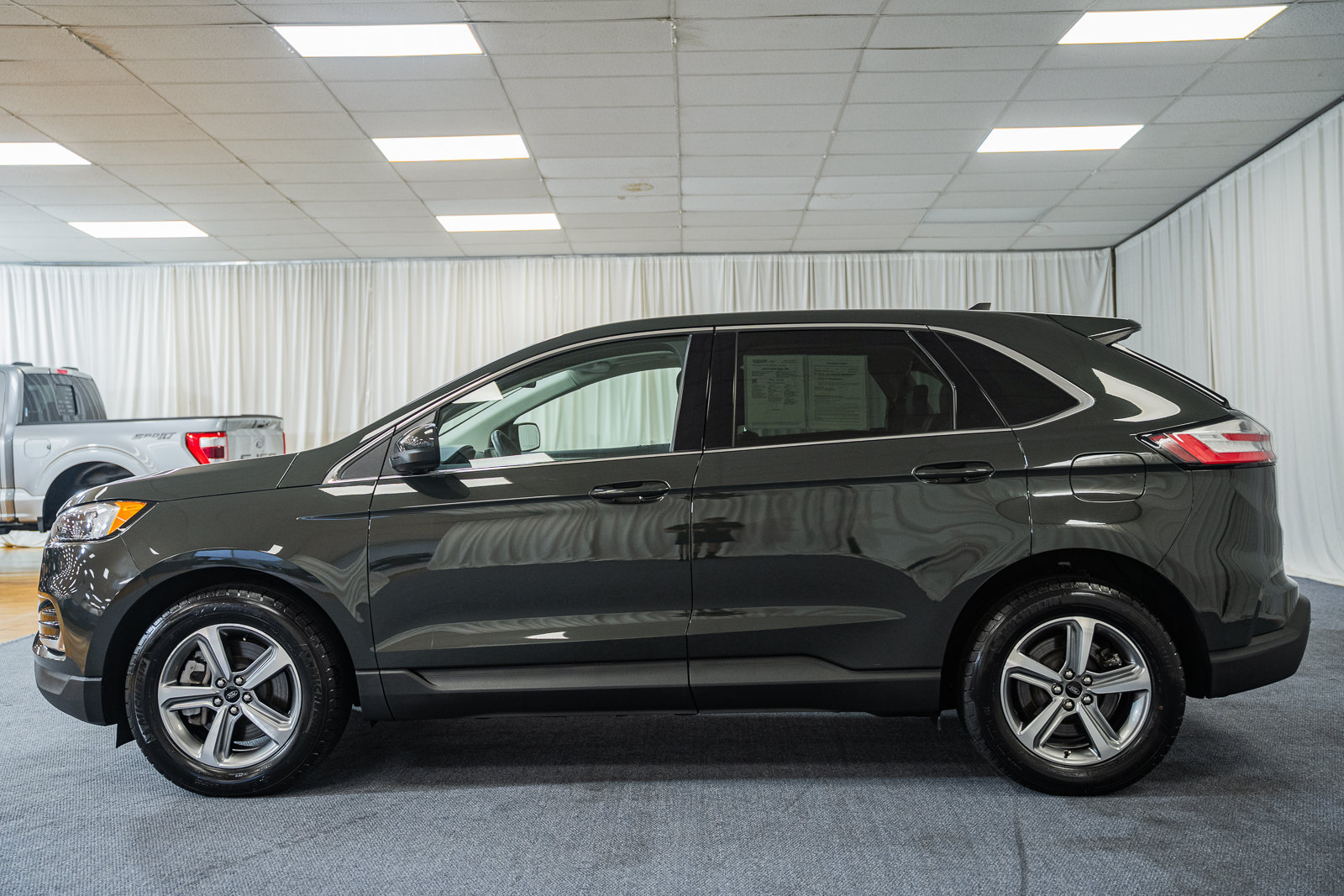 Used 2024 Ford Edge SEL w/ Convenience Package AWD/4WD image 5