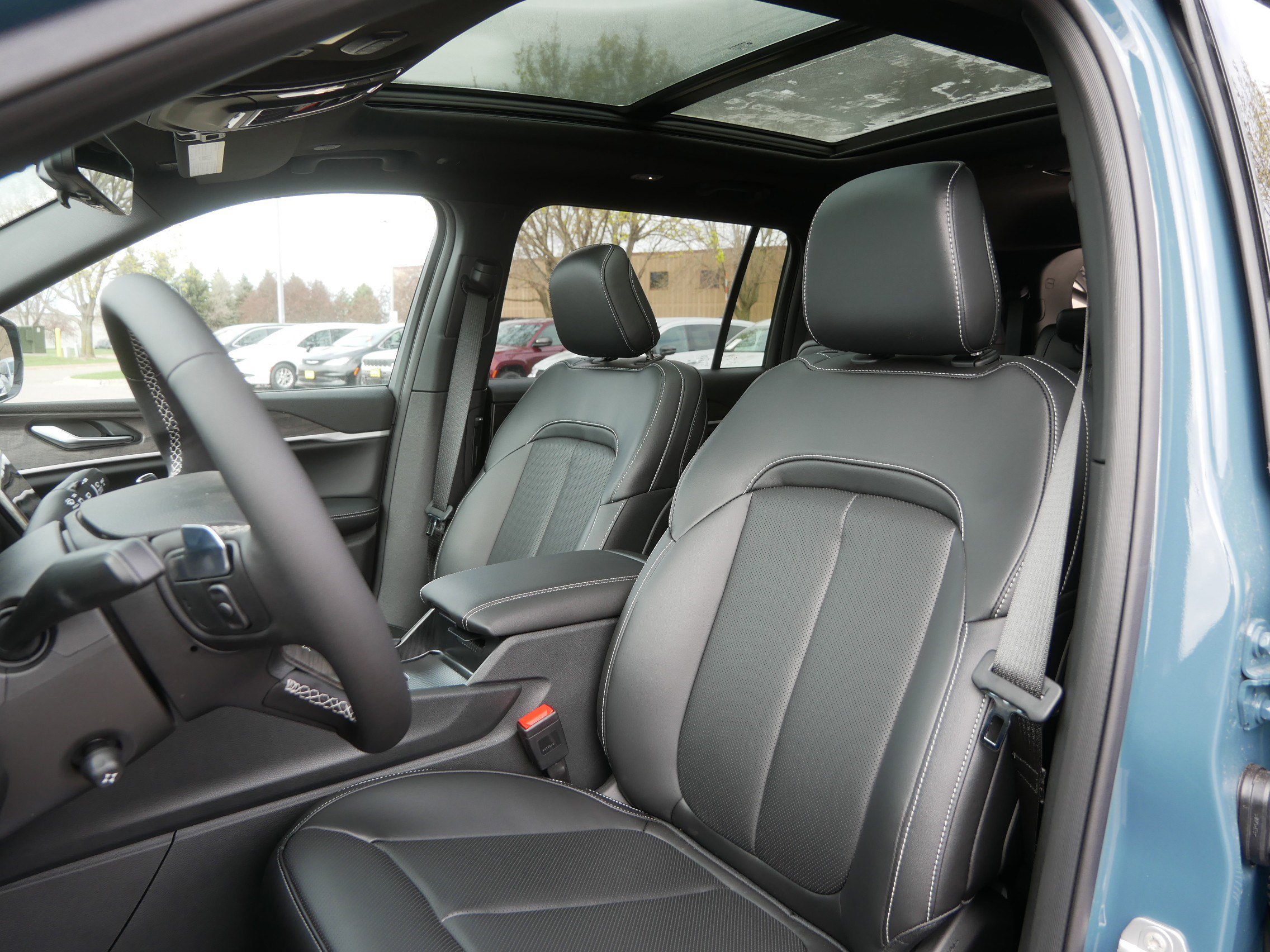 New 2026 Jeep Grand Cherokee L Limited w/ Luxury Tech Group II AWD/4WD image 4