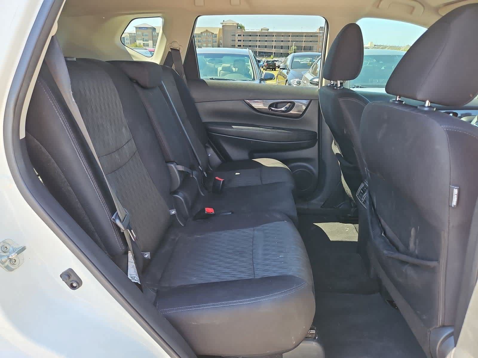 Used 2018 Nissan Rogue SV FWD image 19
