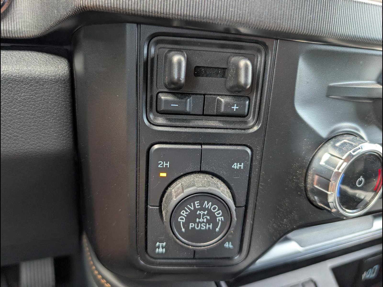 Used 2024 Ford F350 Platinum w/ Tremor Off-Road Package image 16