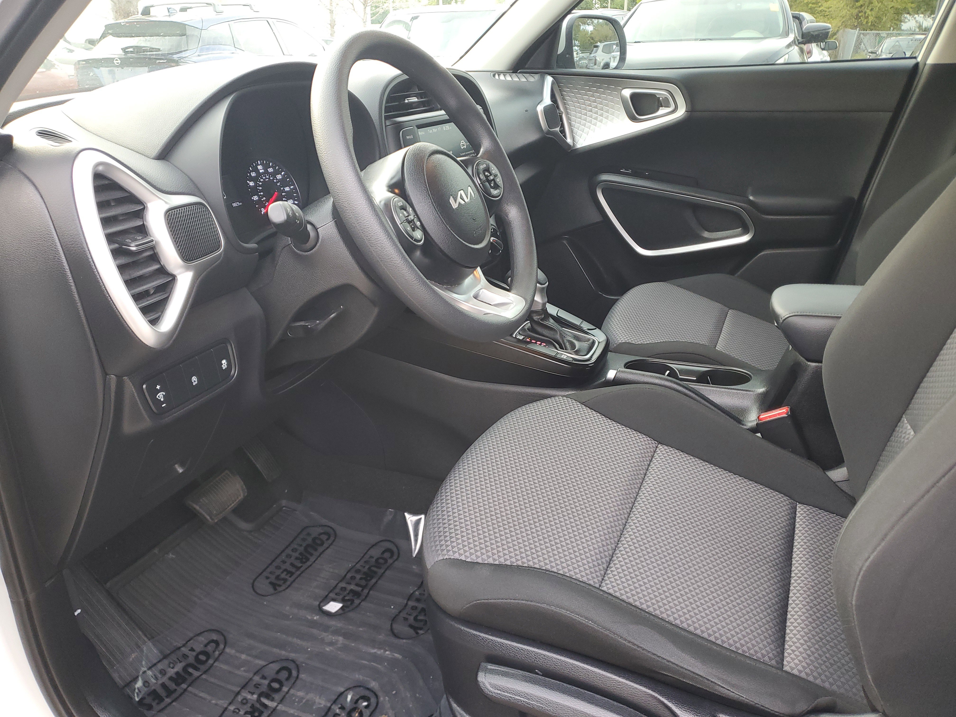 Used 2022 Kia Soul LX image 17