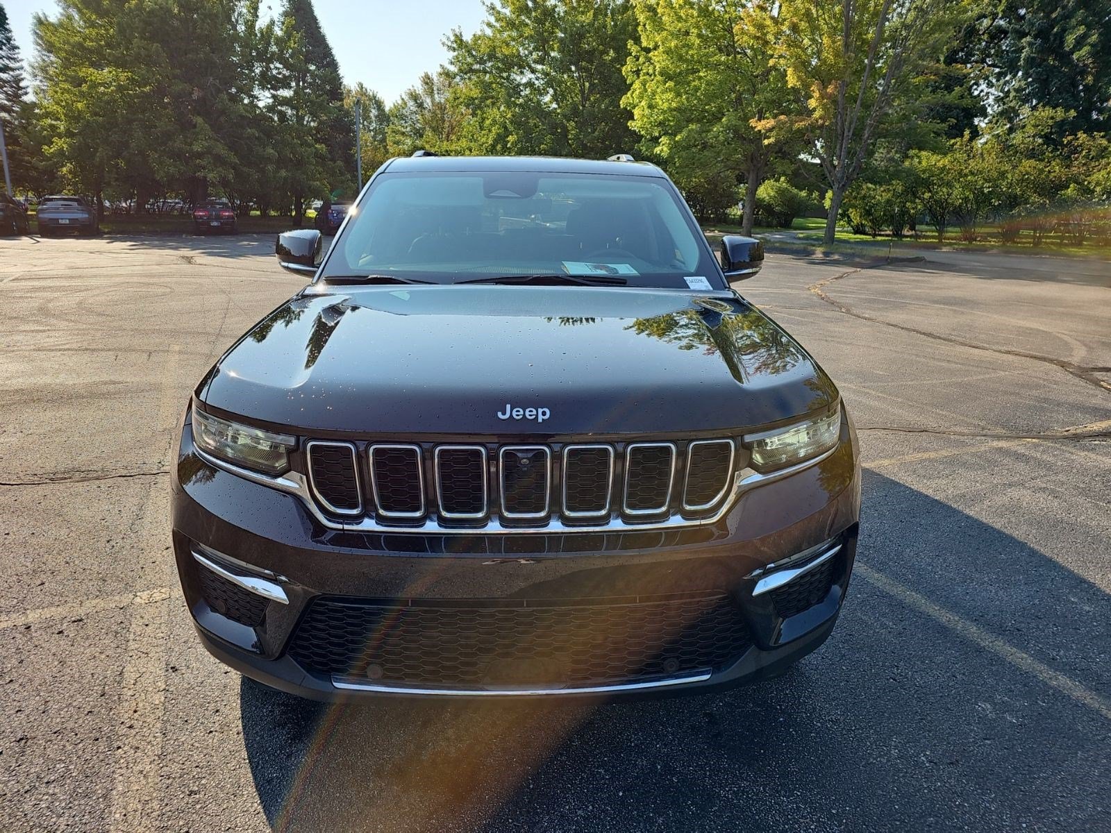 Used 2023 Jeep Grand Cherokee Limited w/ Luxury Tech Group II AWD/4WD image 9