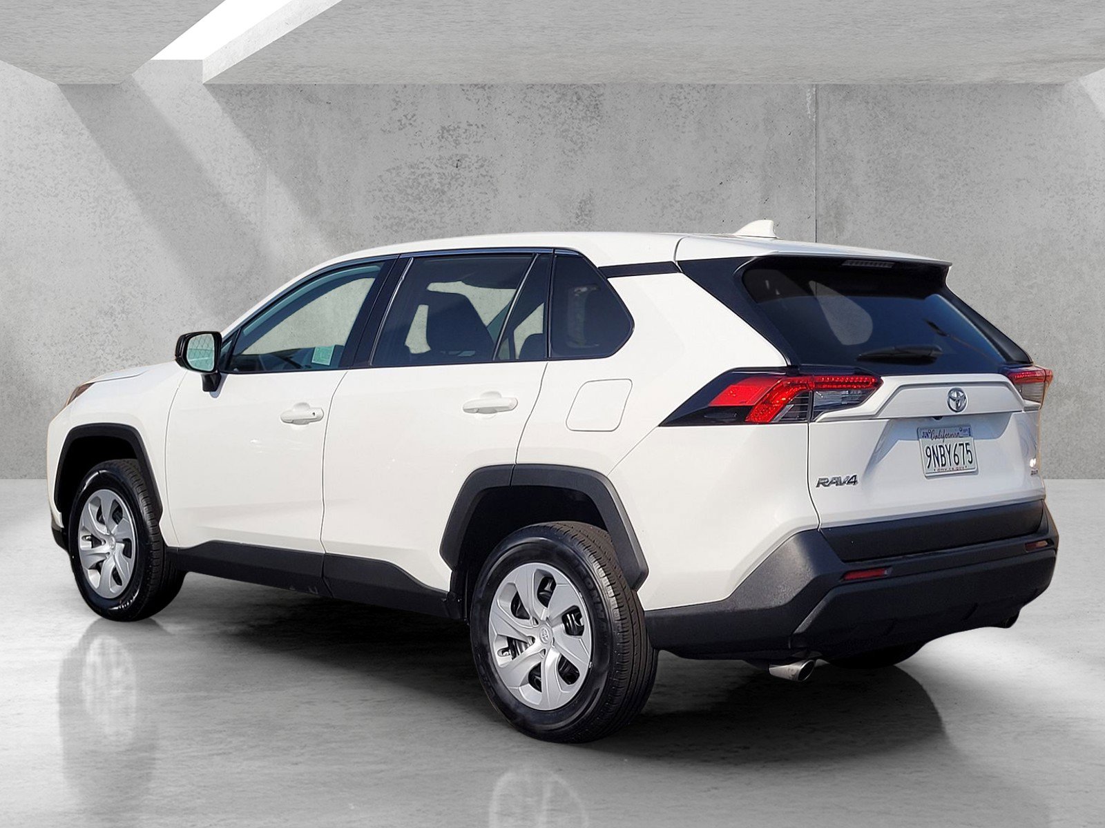 Used 2024 Toyota RAV4 LE image 6