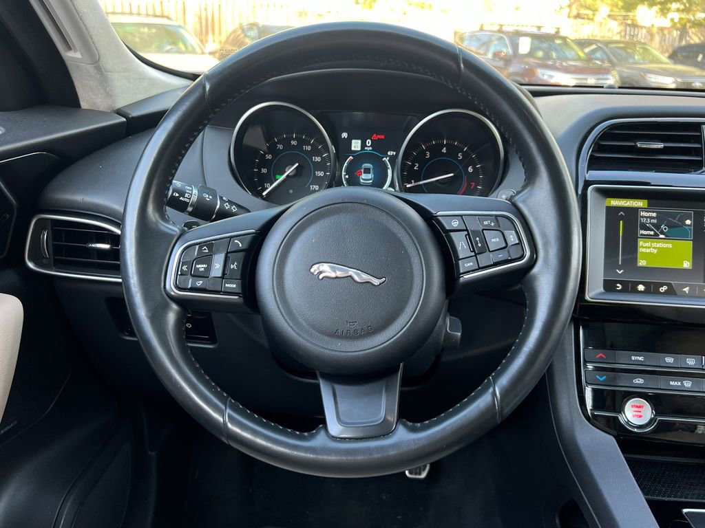 Used 2019 Jaguar F-PACE Premium image 28