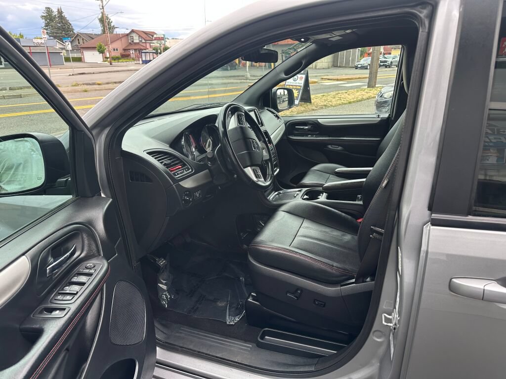 Used 2016 Dodge Grand Caravan R/T FWD image 9