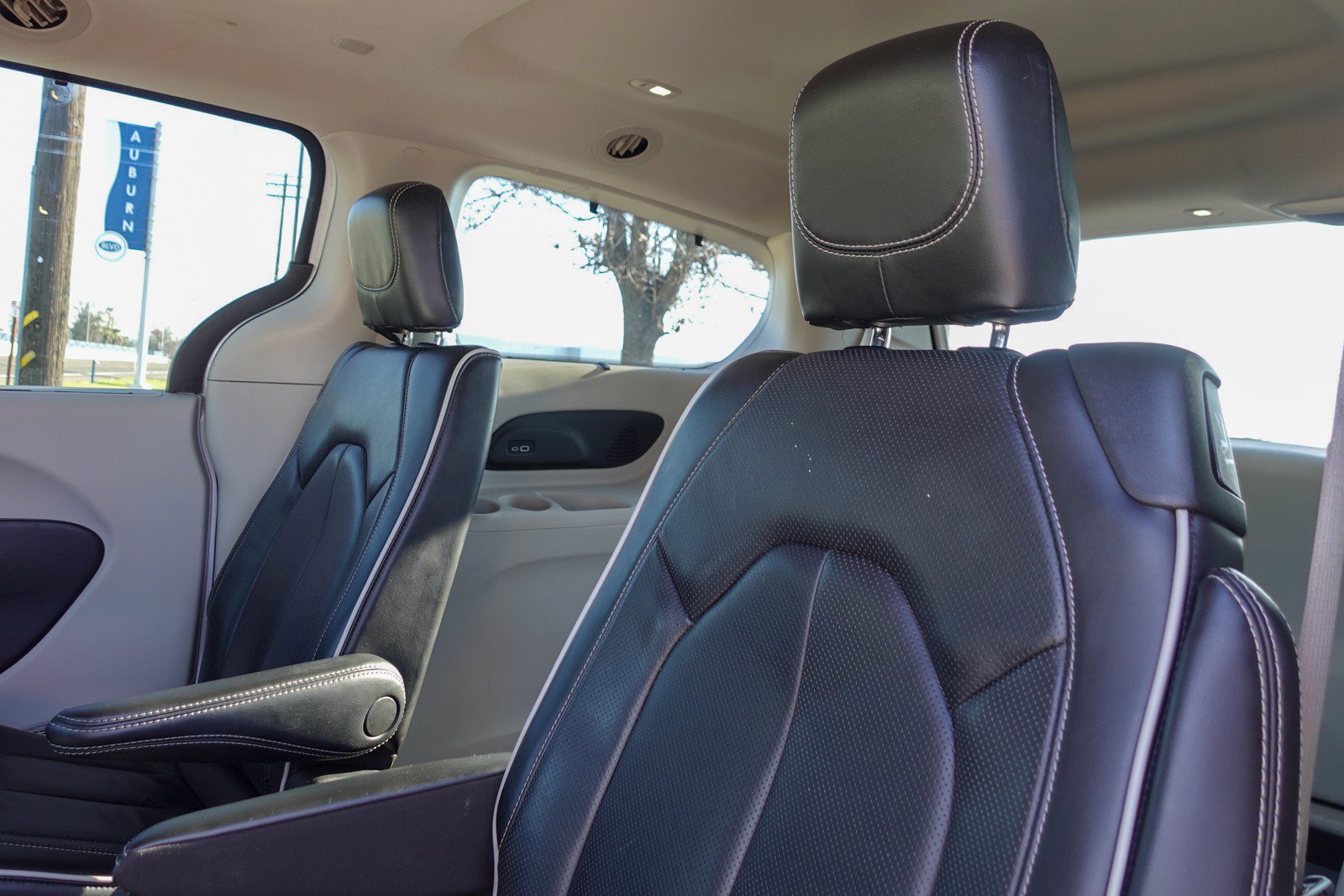 Used 2023 Chrysler Pacifica Limited image 22