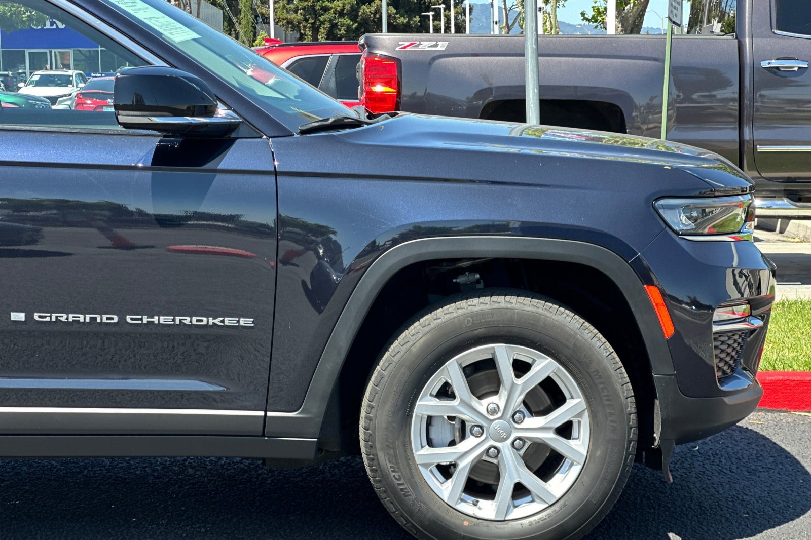 Used 2023 Jeep Grand Cherokee Limited w/ Trailer Tow Prep Group (B) AWD/4WD image 35