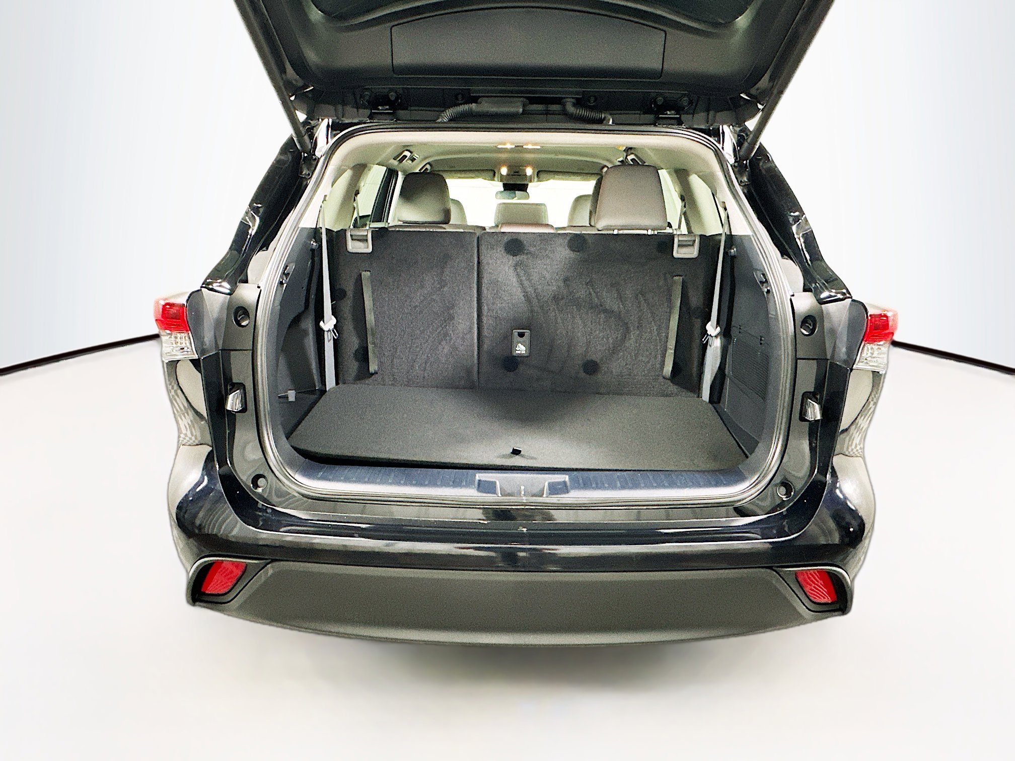 Used 2024 Toyota Highlander LE image 30