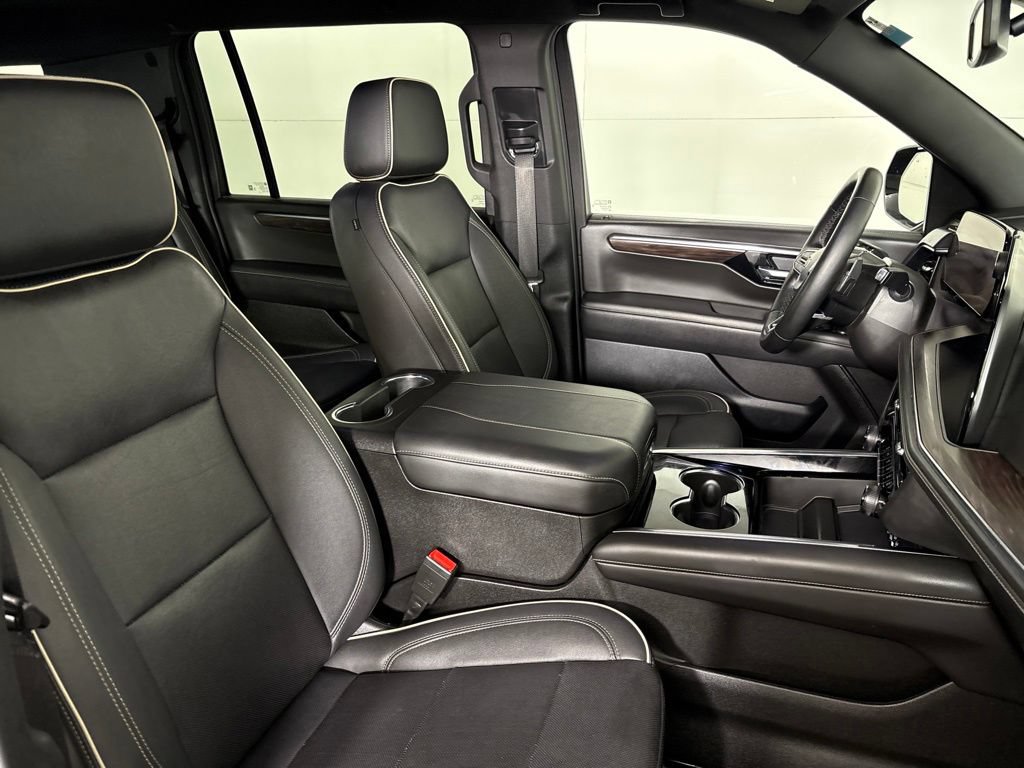 Certified 2025 Chevrolet Suburban Premier AWD/4WD image 21