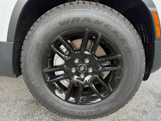 New 2025 Land Rover Defender 110 S image 10