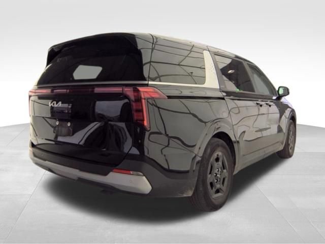 Used 2025 Kia Carnival FWD image 8