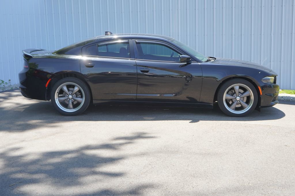 Used 2016 Dodge Charger R/T w/ Plus Group RWD image 2