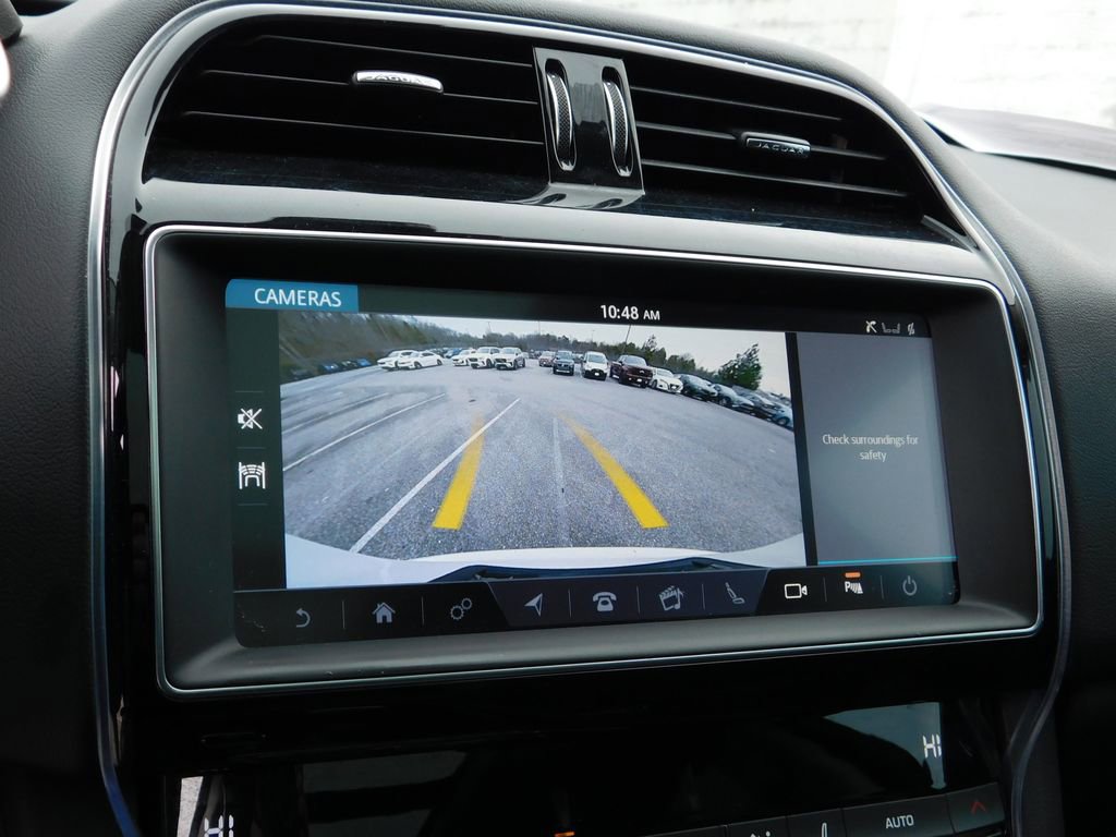 Used 2019 Jaguar F-PACE Premium image 18