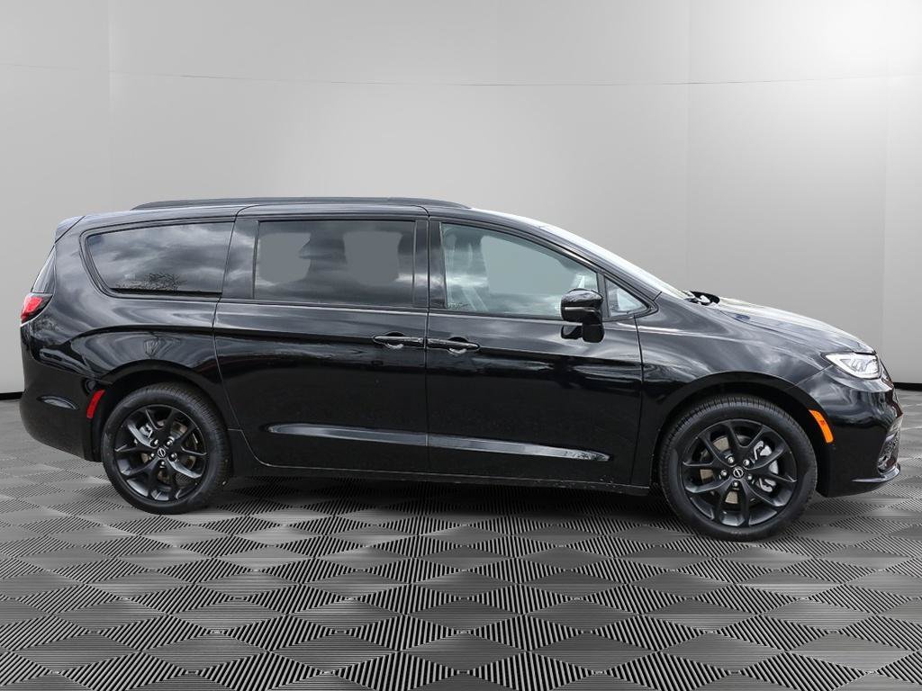 New 2026 Chrysler Pacifica Select w/ S Appearance Package AWD/4WD image 8