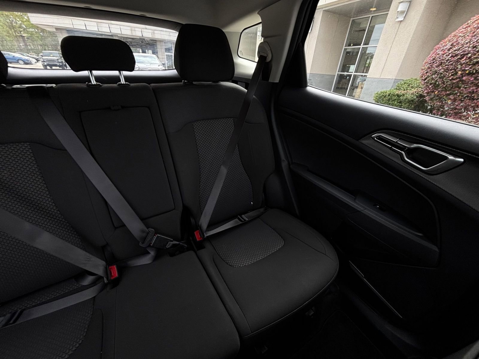 Used 2025 Kia Sportage LX image 36