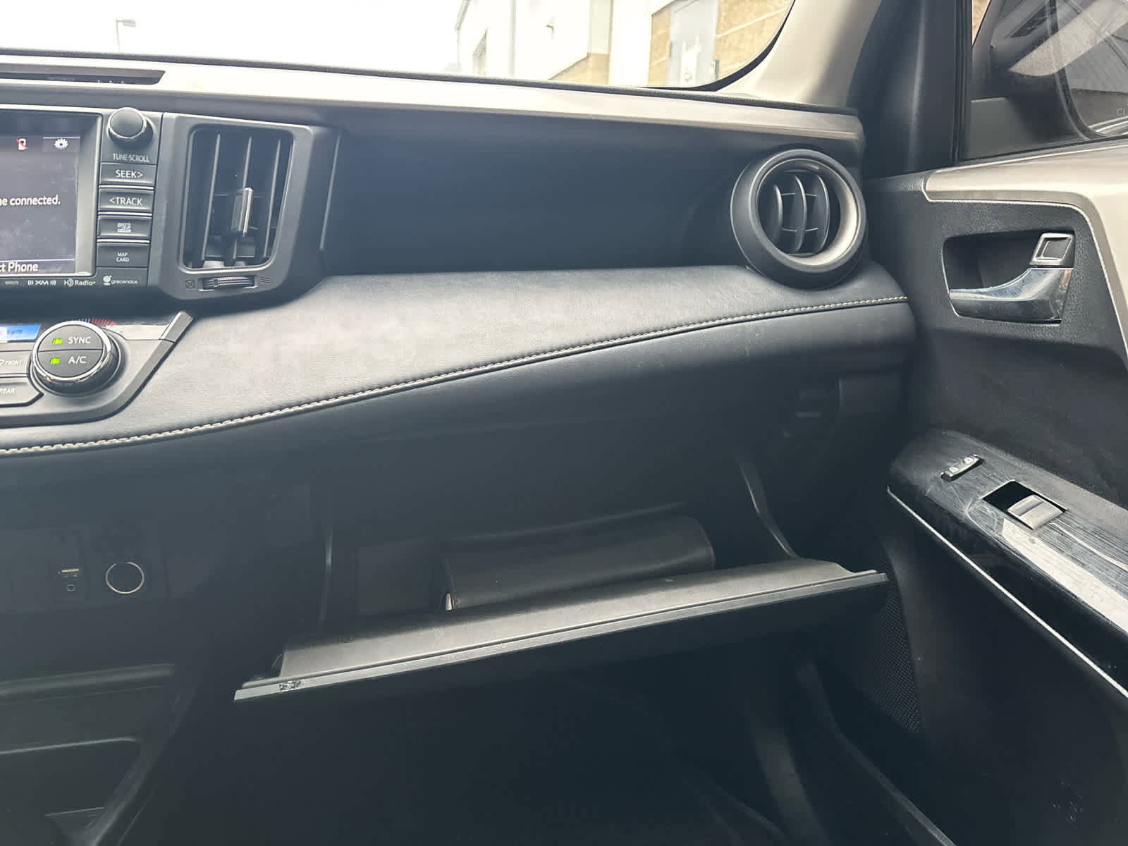 Used 2018 Toyota RAV4 Limited image 41