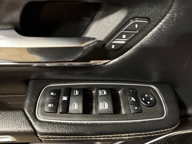 Used 2023 RAM 1500 Laramie AWD/4WD image 2