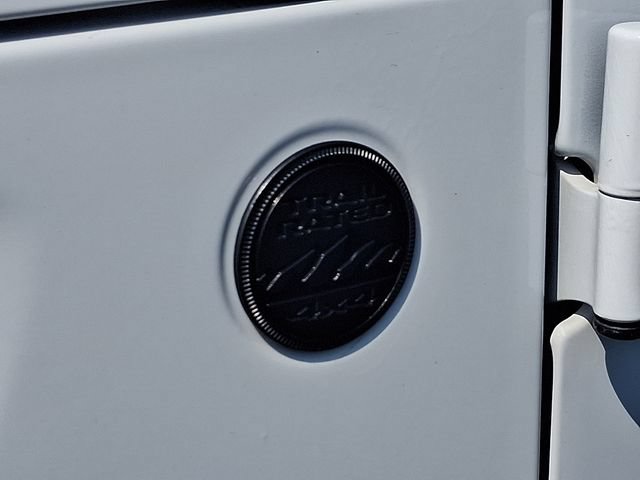 Used 2025 Jeep Wrangler Unlimited Sahara AWD/4WD image 8