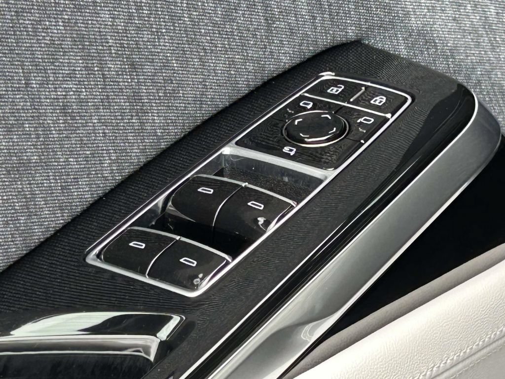 New 2026 Cadillac Escalade Platinum Sport w/ LPO, ONYX Package AWD/4WD image 17