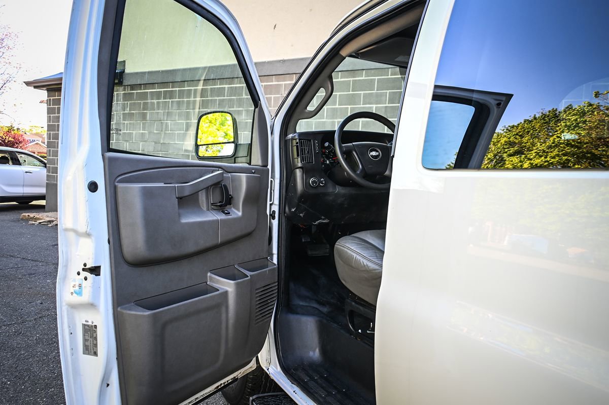 Used 2017 Chevrolet Express 2500 LS RWD image 5
