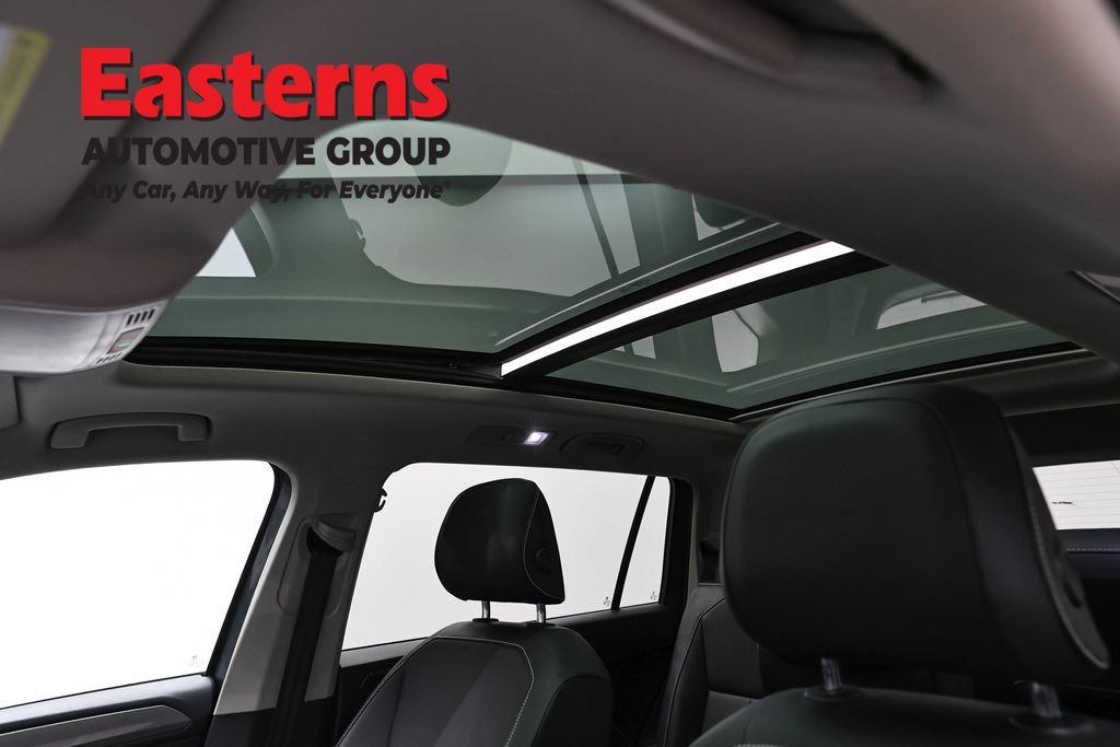 Used 2022 Volkswagen Tiguan SE w/ Panoramic Sunroof Package image 34