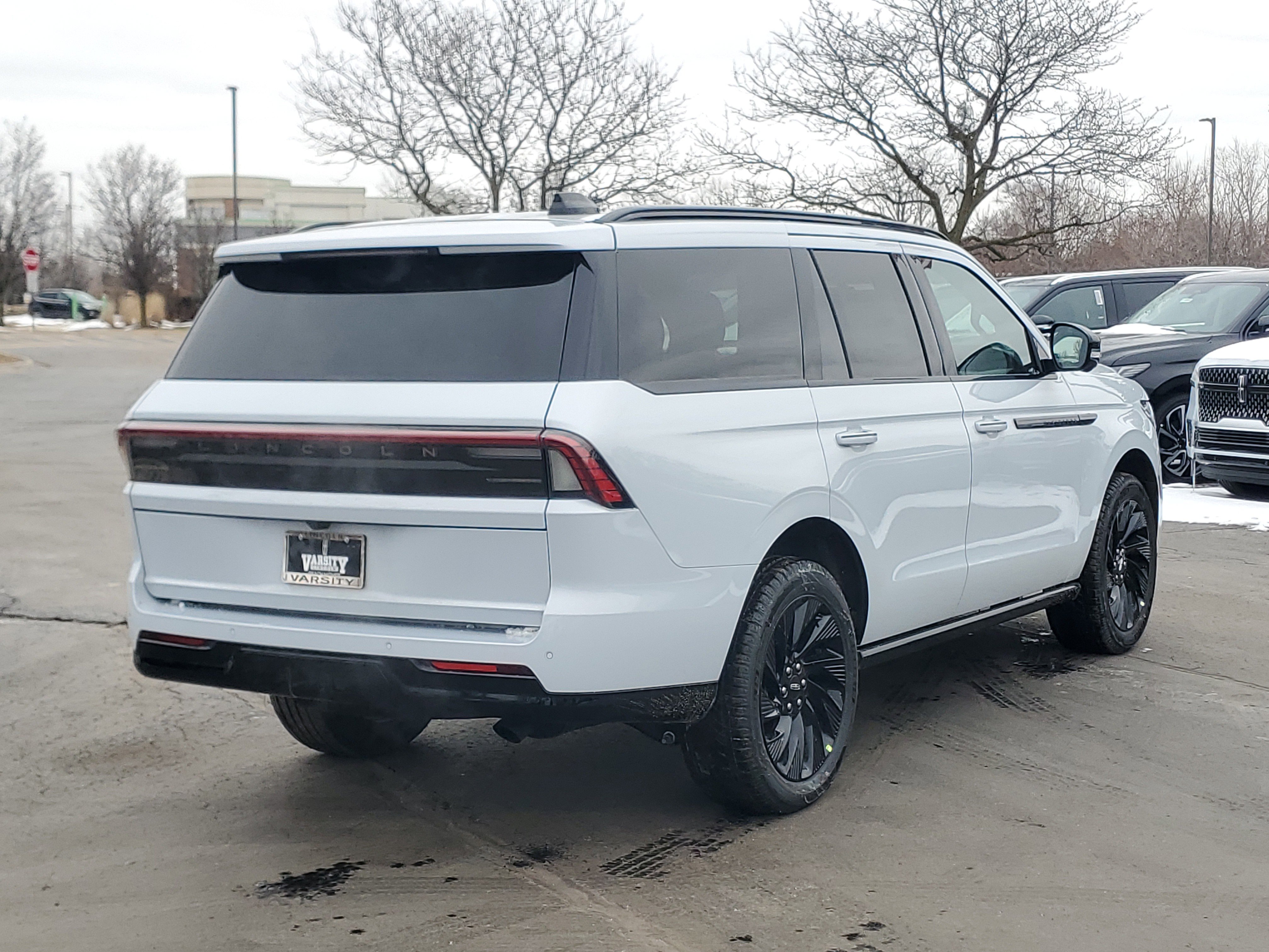 New 2026 Lincoln Navigator Reserve w/ Jet Appearance Package image 4