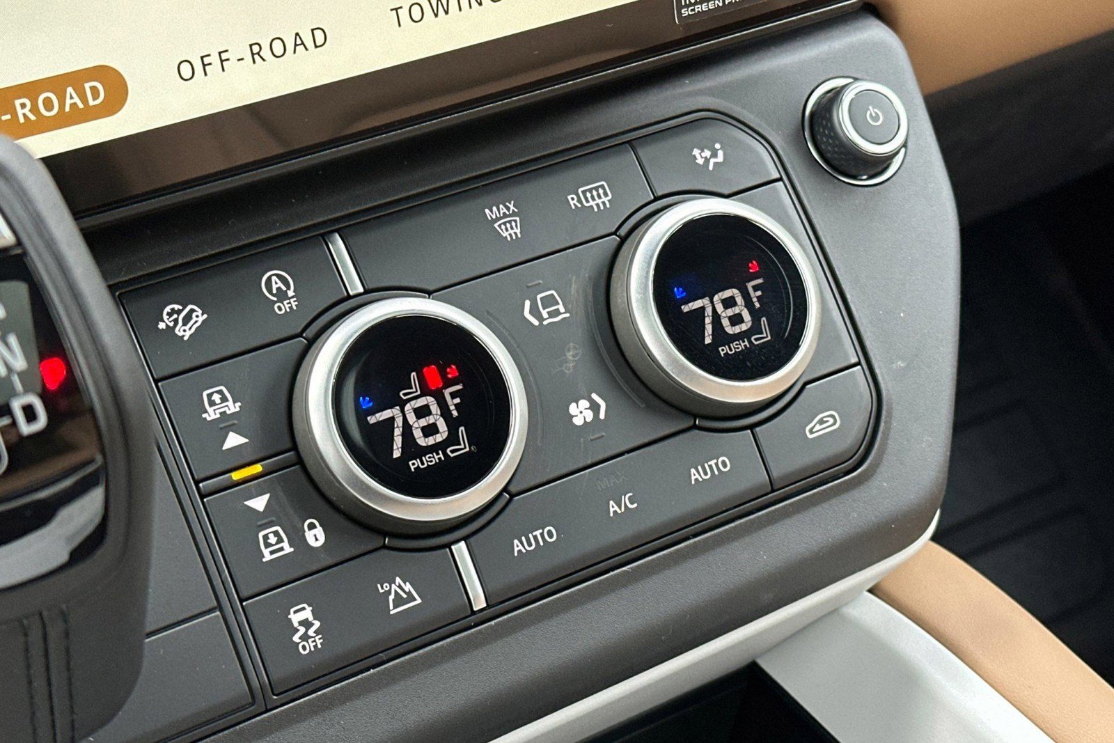 New 2026 Land Rover Defender 130 X-Dynamic SE image 18