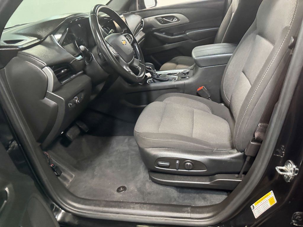 Used 2023 Chevrolet Traverse LT image 62