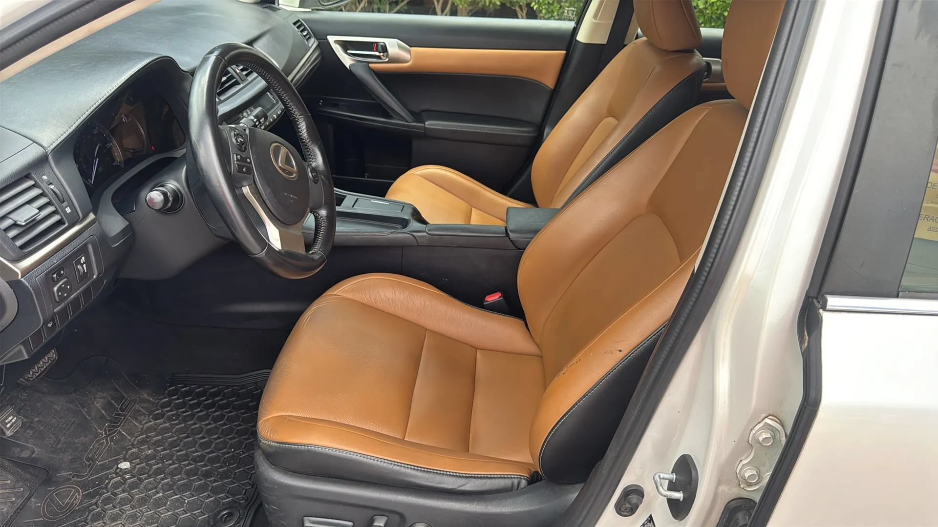 Used 2016 Lexus CT 200h FWD image 24