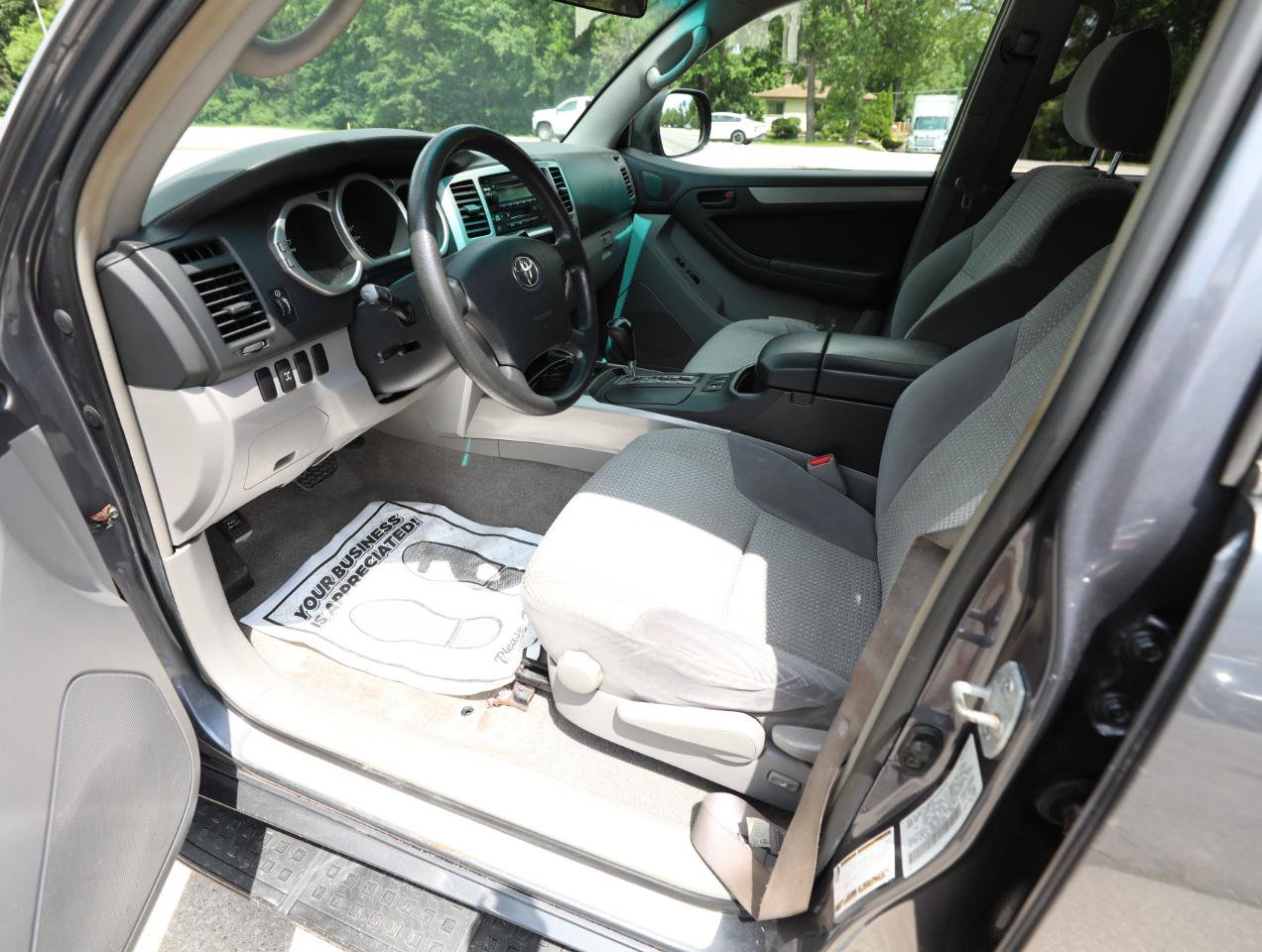 Used 2005 Toyota 4Runner SR5 AWD/4WD image 16