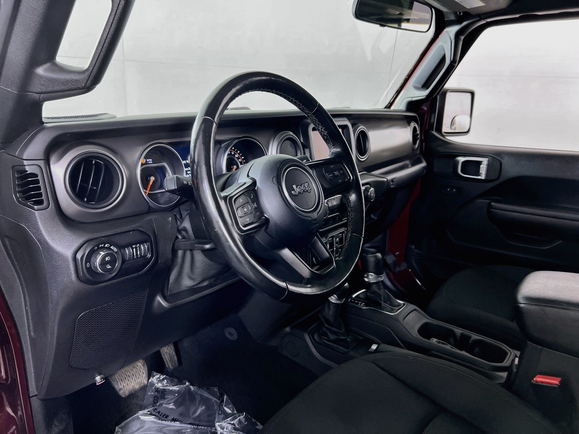 Used 2021 Jeep Gladiator Sport AWD/4WD image 9