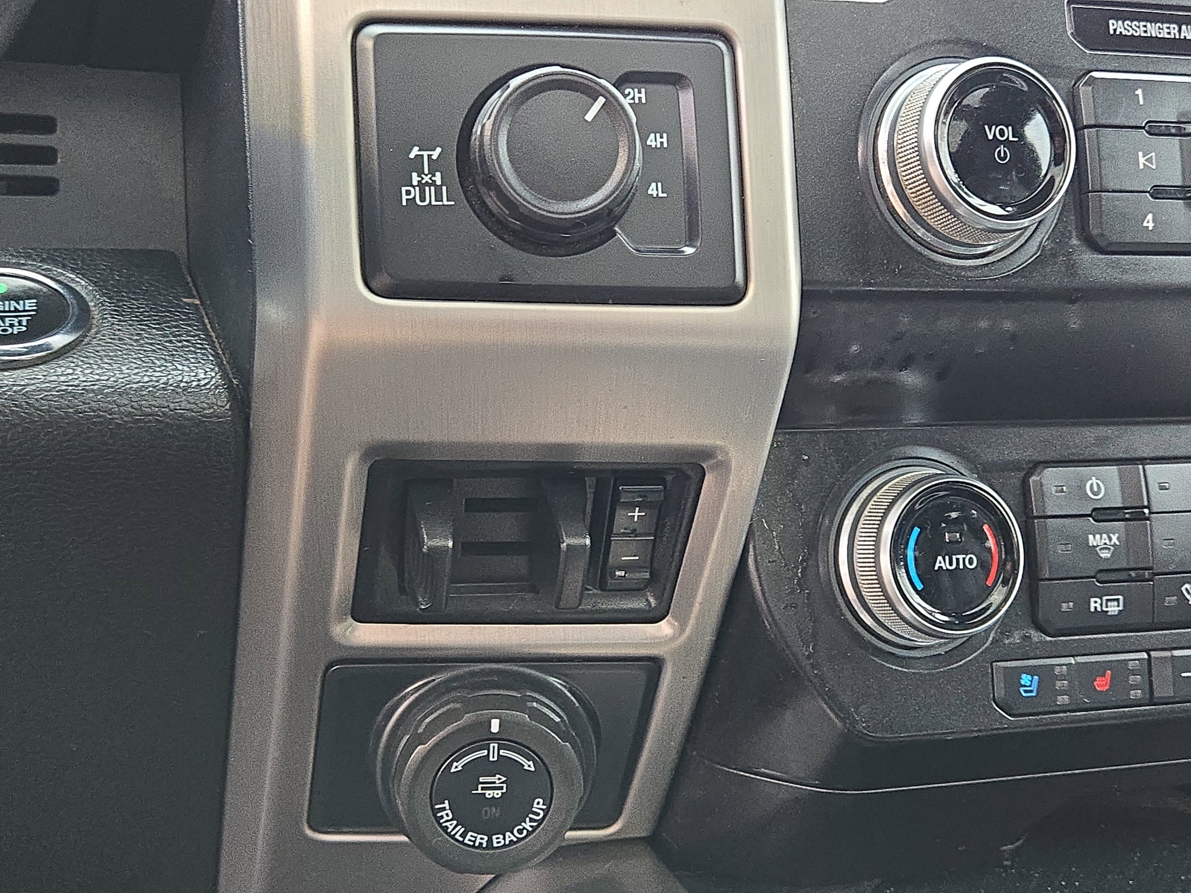 Used 2020 Ford F250 Platinum w/ FX4 Off-Road Package image 32