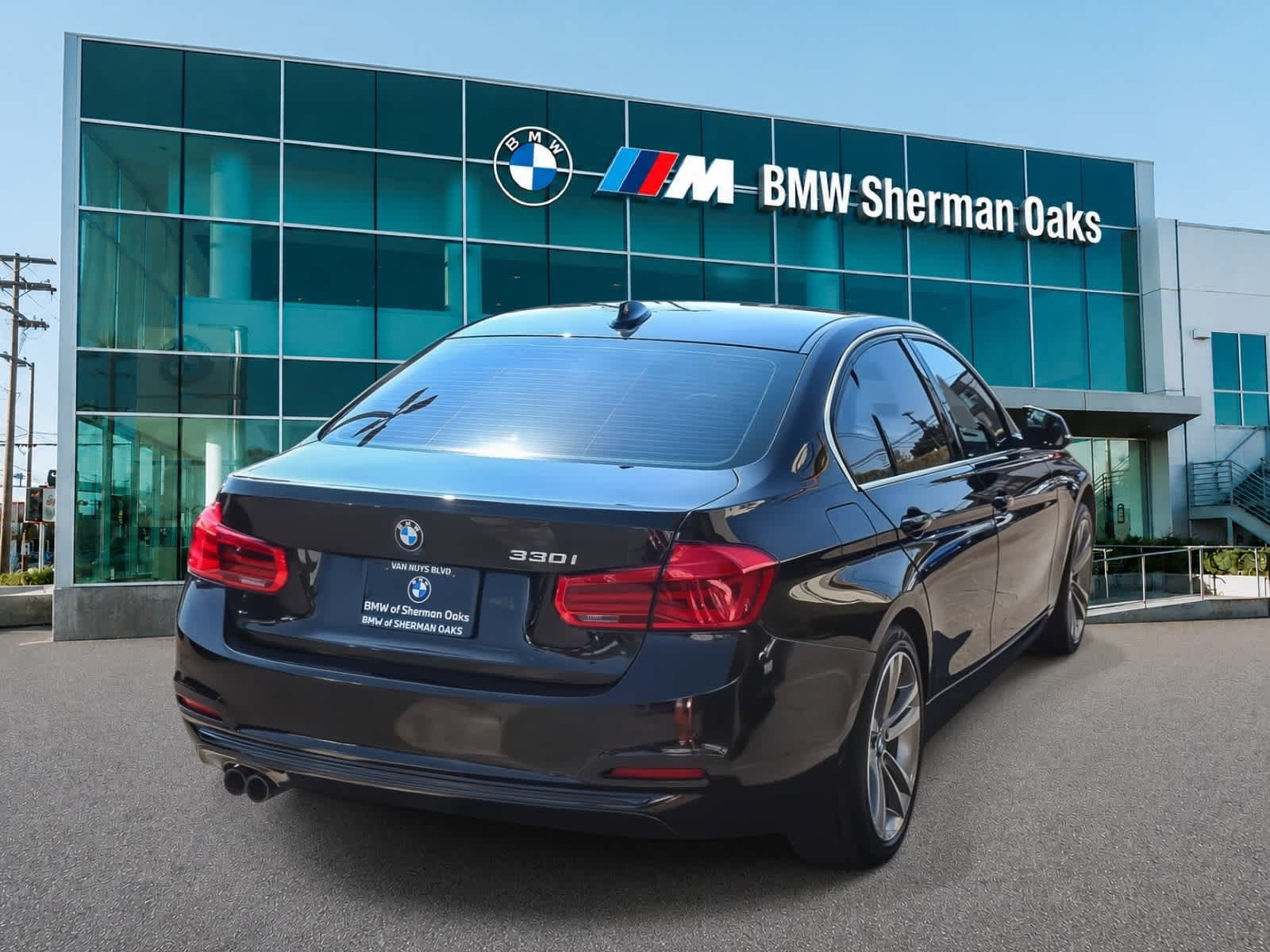 Used 2017 BMW 330i Sedan RWD image 4